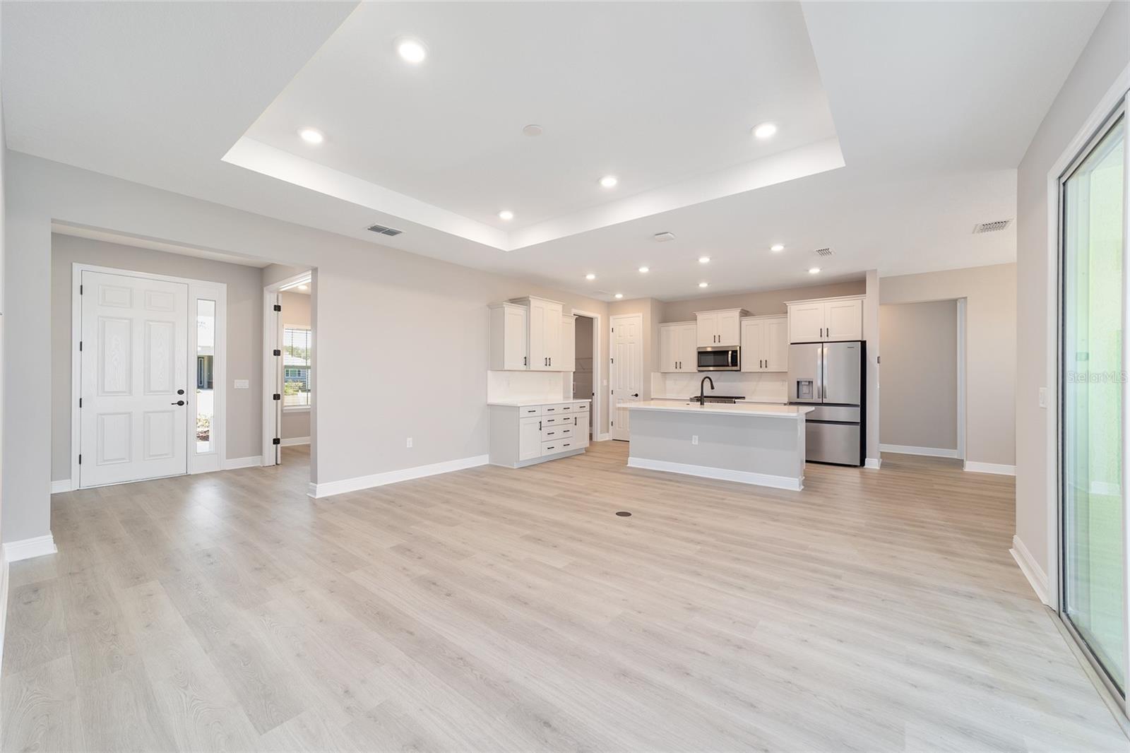 ON TOP OF THE WORLD - Residential