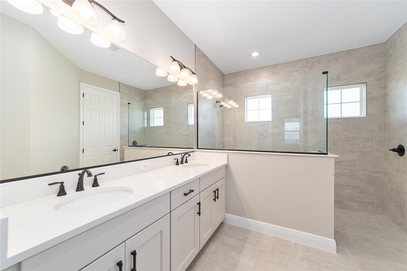 ON TOP OF THE WORLD - Residential