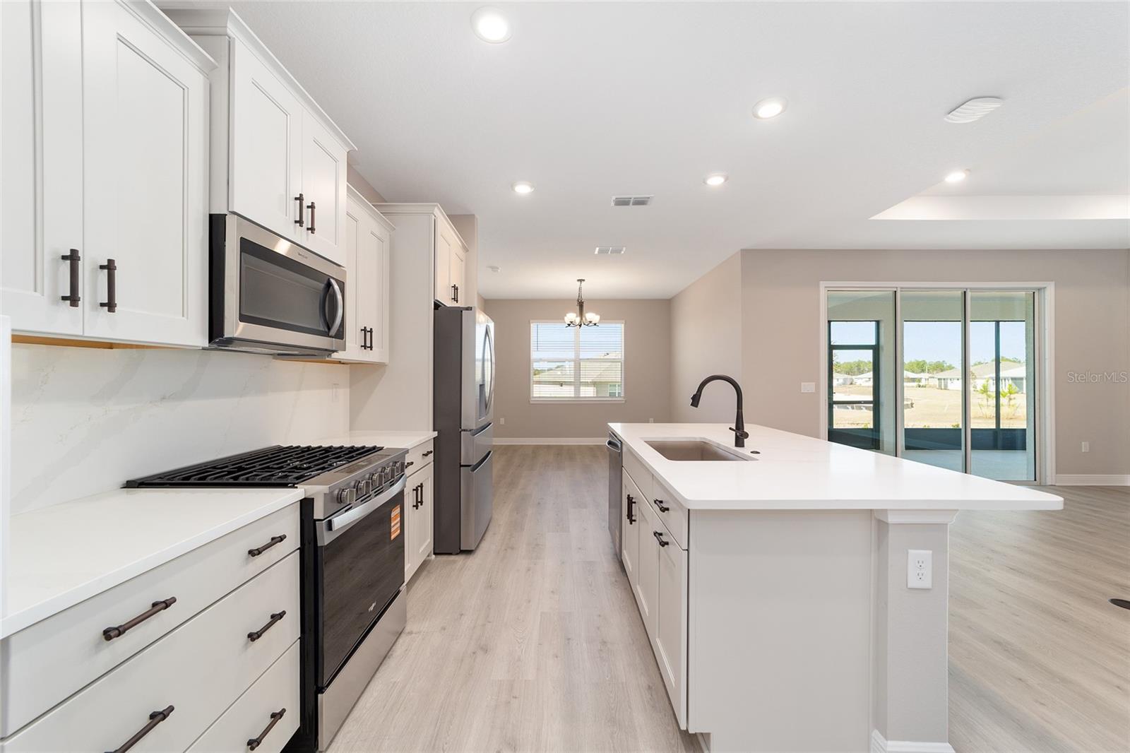 ON TOP OF THE WORLD - Residential