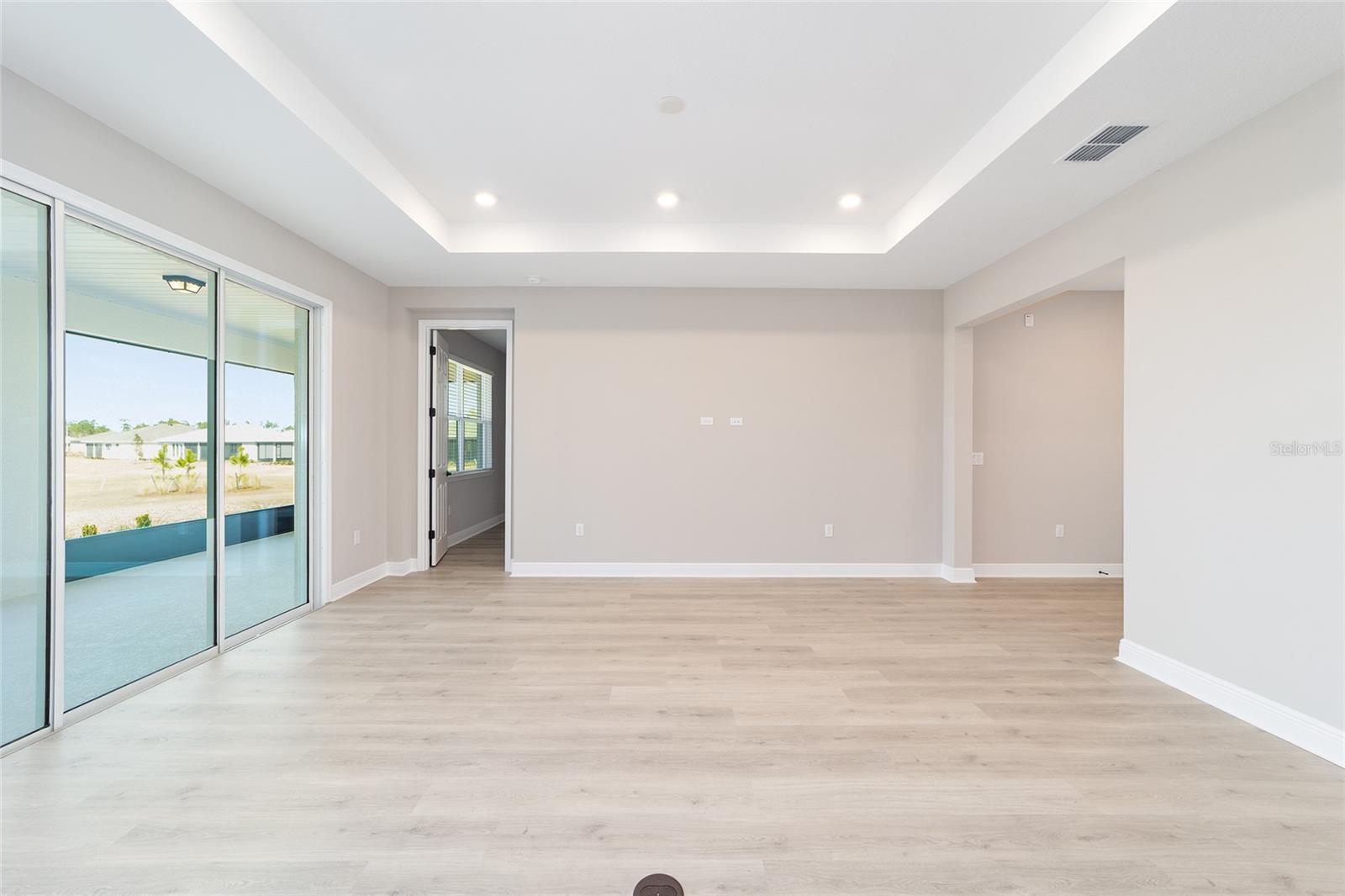 ON TOP OF THE WORLD - Residential