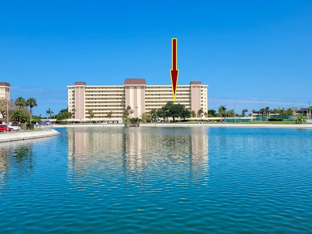 Photo of 4725 Cove Circle #APT 609, St Petersburg, FL 33708 (MLS # TB8556555)