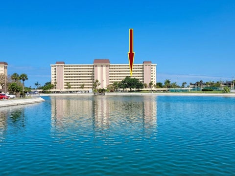 Photo of 4725 Cove Circle #APT 609, St Petersburg, FL 33708 (MLS # TB8556555)
