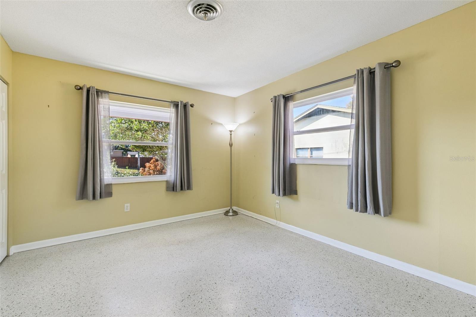 OAKLAND ESTS 2ND SEC - Residential