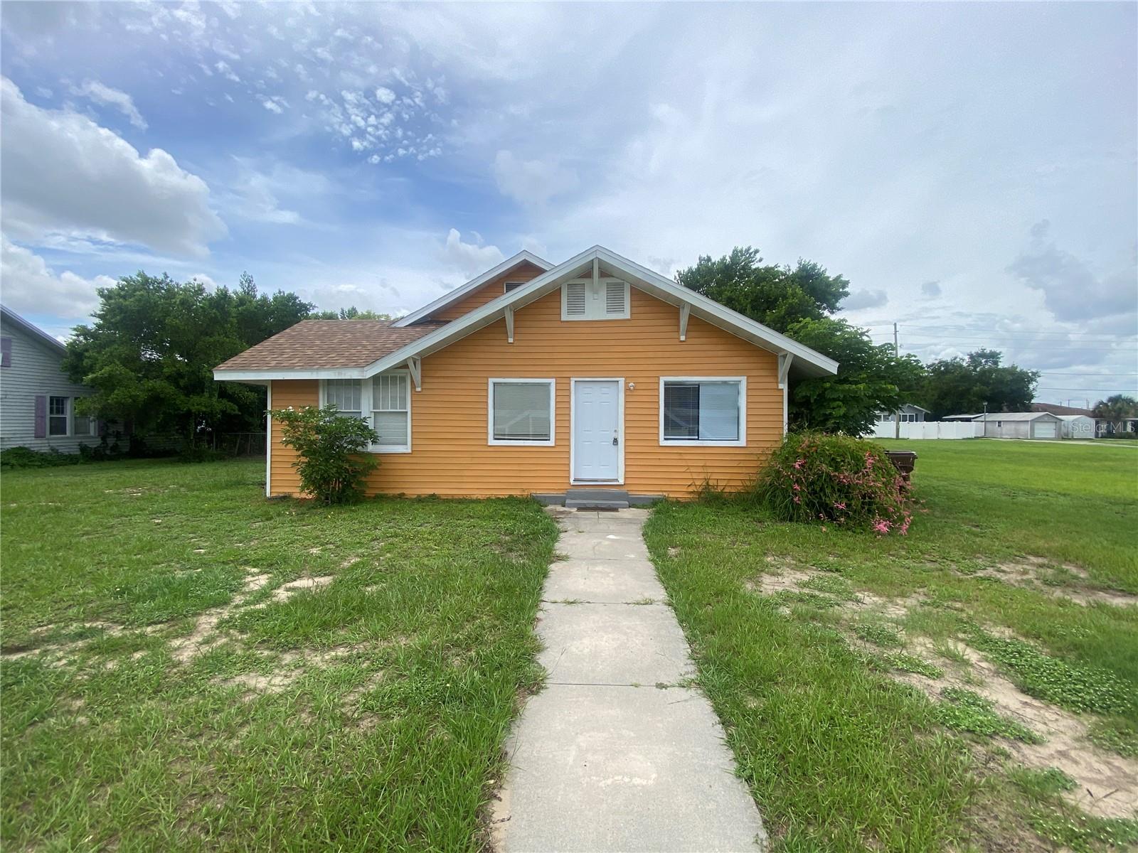 Nice older 3/2 and 1/1 single family homes on the same lot! Great investment opportunity and cash flow. New roofs on both homes, 1/1 has been completely renovated, 3/2 has updates as well to flooring and paint. 3/2 features central HVAC, 1/1 features window units. Large lot, 3/2 has driveway in front, 1/1 driveway is off the back alley. Call to view it today!