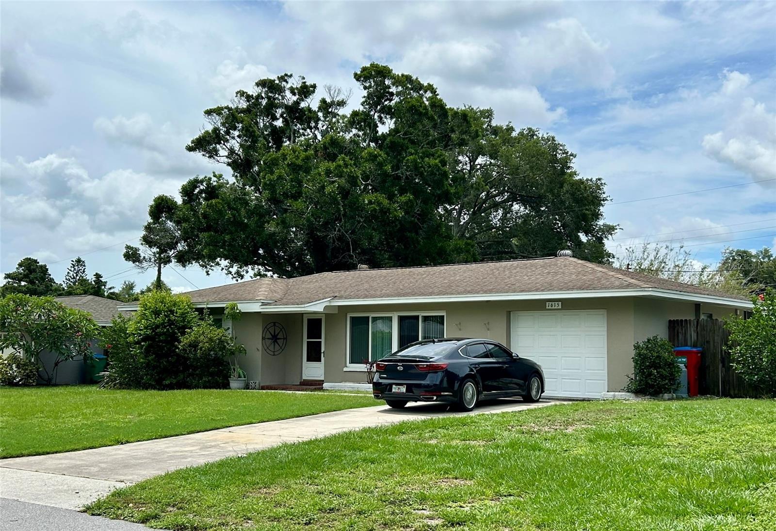 1615 PINEWOOD DRIVE