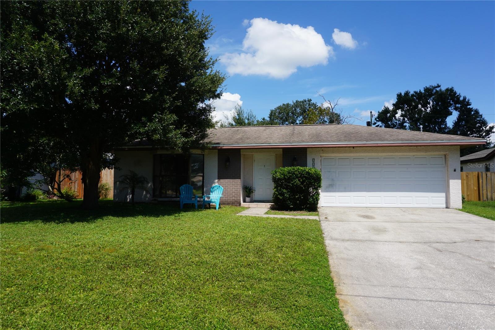 Nice 3 bedroom, 2 bath, 2 car garage home situated in TULANE Subdivision. Home features 1,951 sqft, large living room, large dining area,
ceramic tile flooring in living room, dining room and kitchen, and ceramic tile flooring in all bedrooms, convenient to many shopping stores,
and restaurants, easy access to I-275 and to Tampa International Airport.