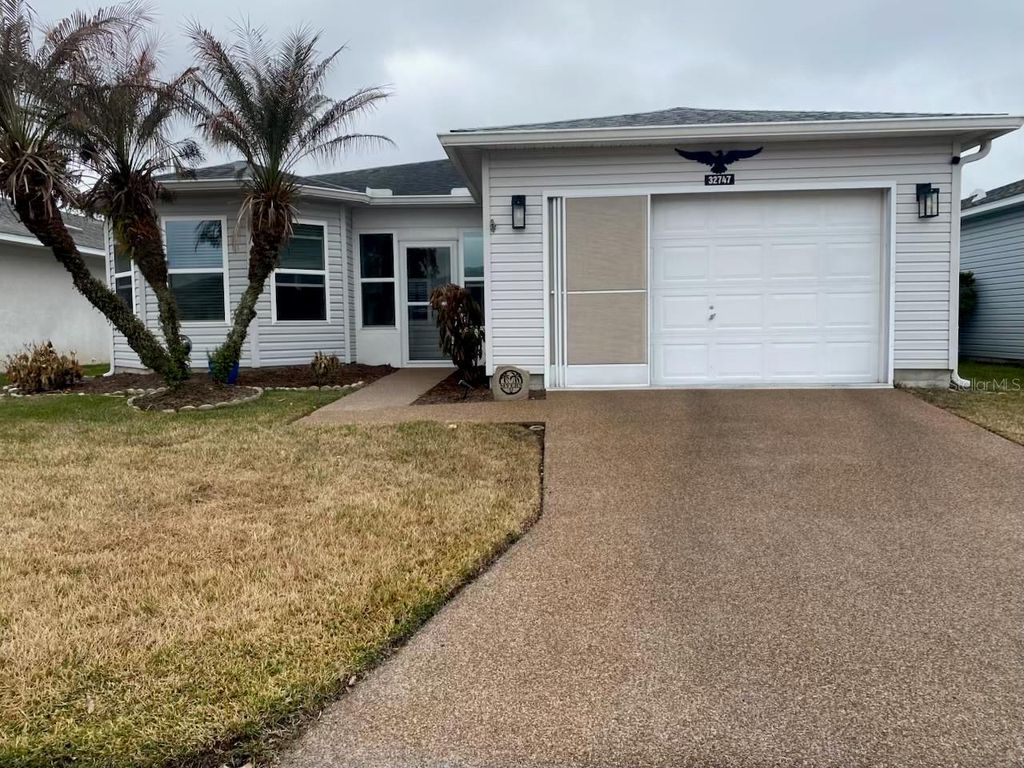 Photo of 32747 Westwood Loop, Leesburg, FL 34748 (MLS # G5108173)