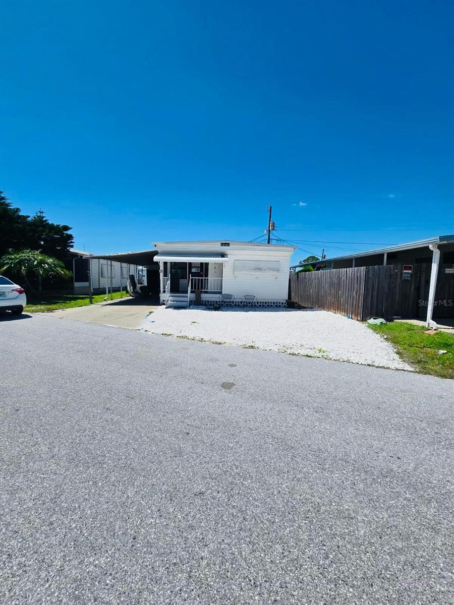 Mobile home in quaint neighborhood. Needs TLC. Priced to sell fast. Perfect for end user willing to put in some work, or an investor searching for thier next opportunity. No assignable contracts. Cash or hard money only. Minimum 5k earnest money deposit. Property priced close to land value.