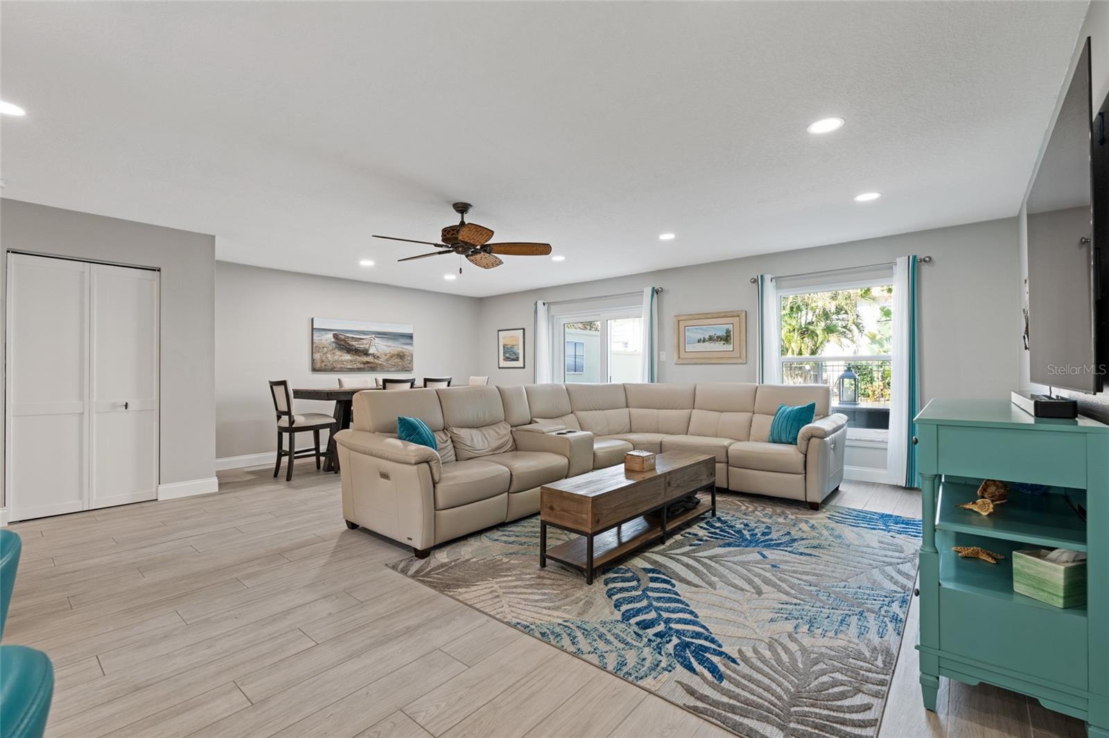 MEDITERRANEAN MANORS - Residential