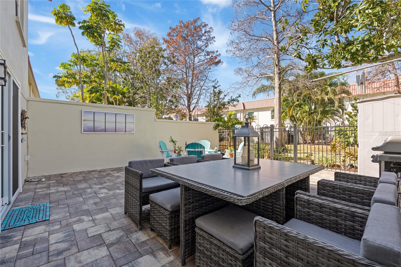 MEDITERRANEAN MANORS - Residential