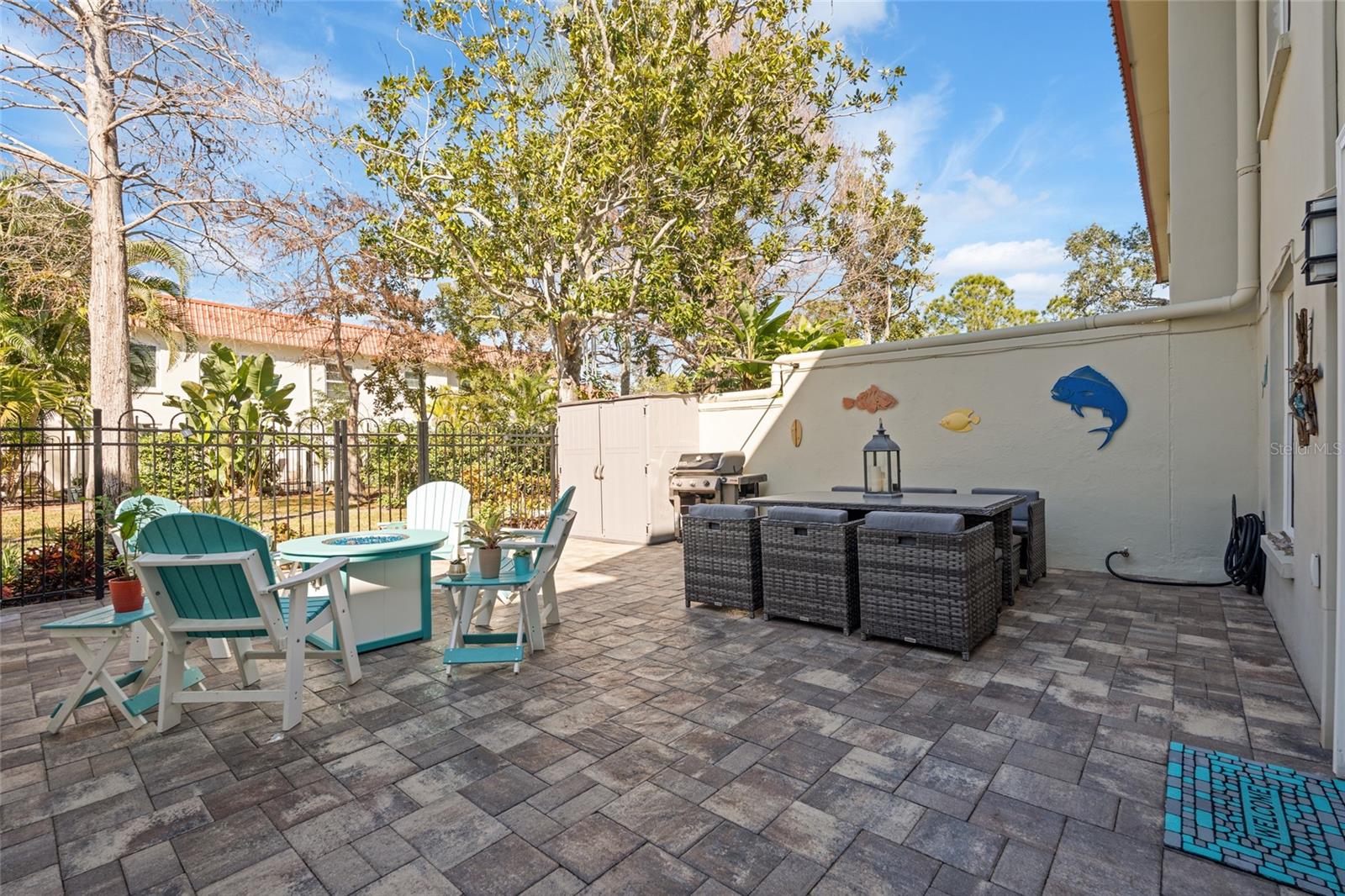 MEDITERRANEAN MANORS - Residential