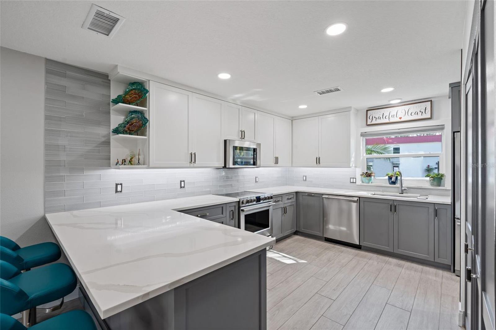 MEDITERRANEAN MANORS - Residential