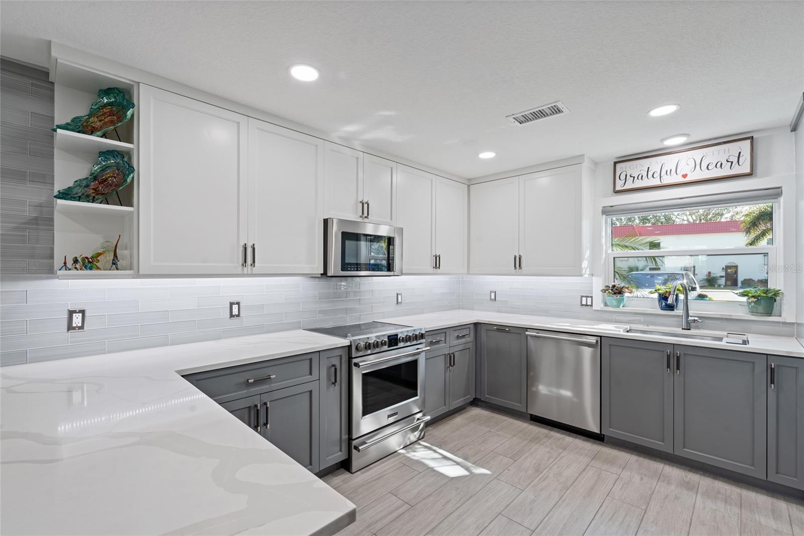 MEDITERRANEAN MANORS - Residential