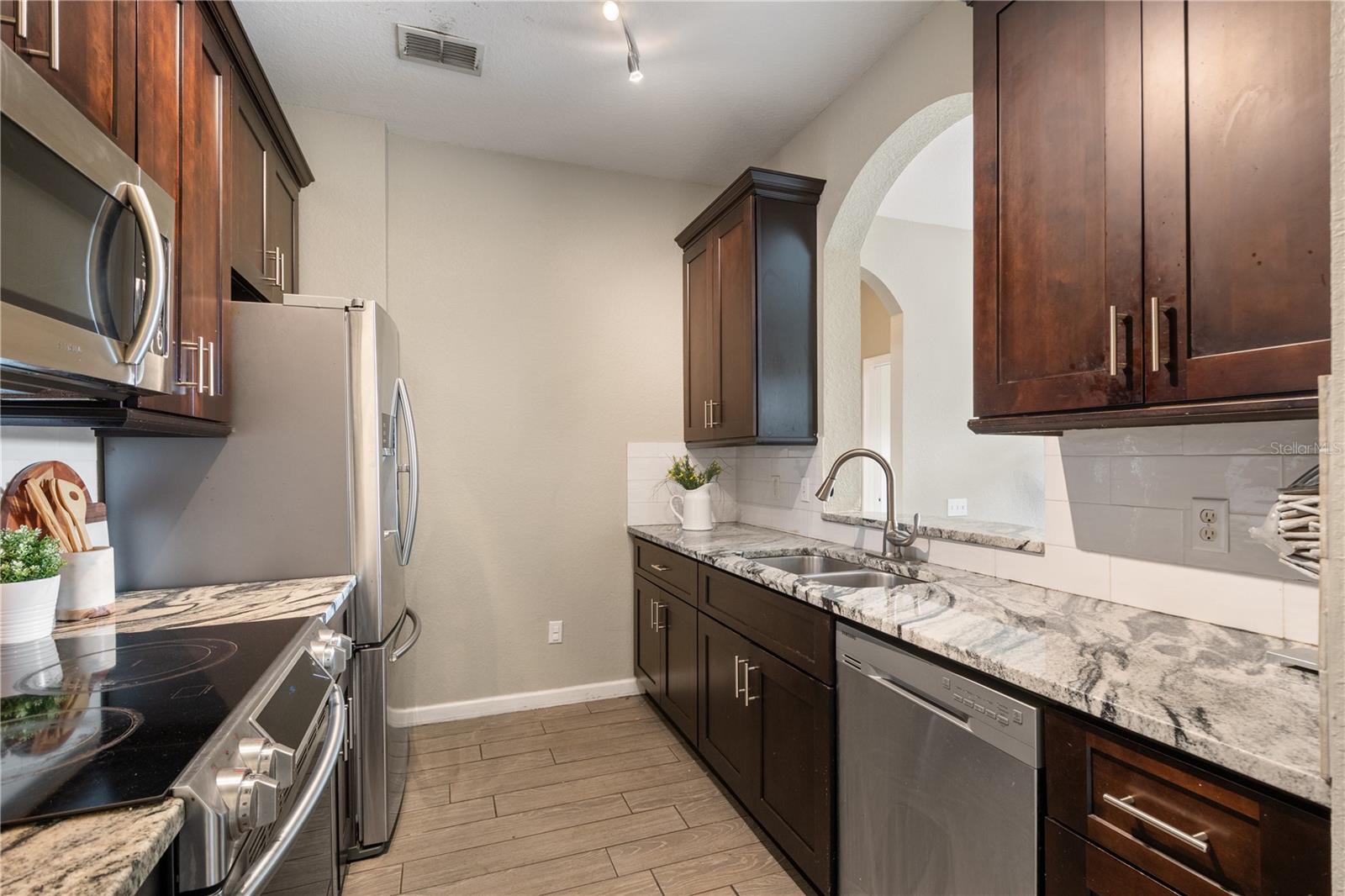 VENTURA AT STONEBRIDGE COMMONS CONDO PH 3 - Residential