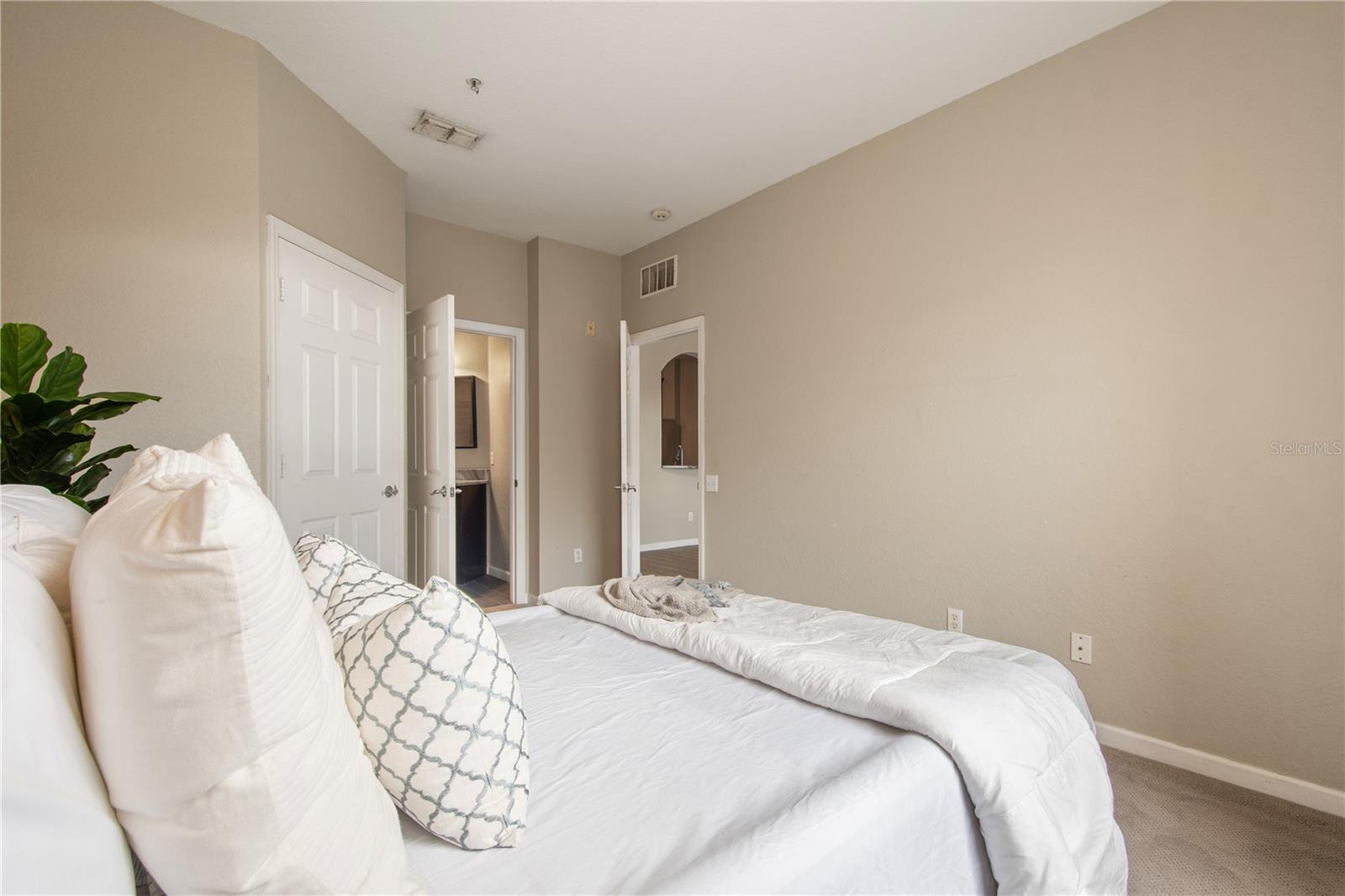 VENTURA AT STONEBRIDGE COMMONS CONDO PH 3 - Residential