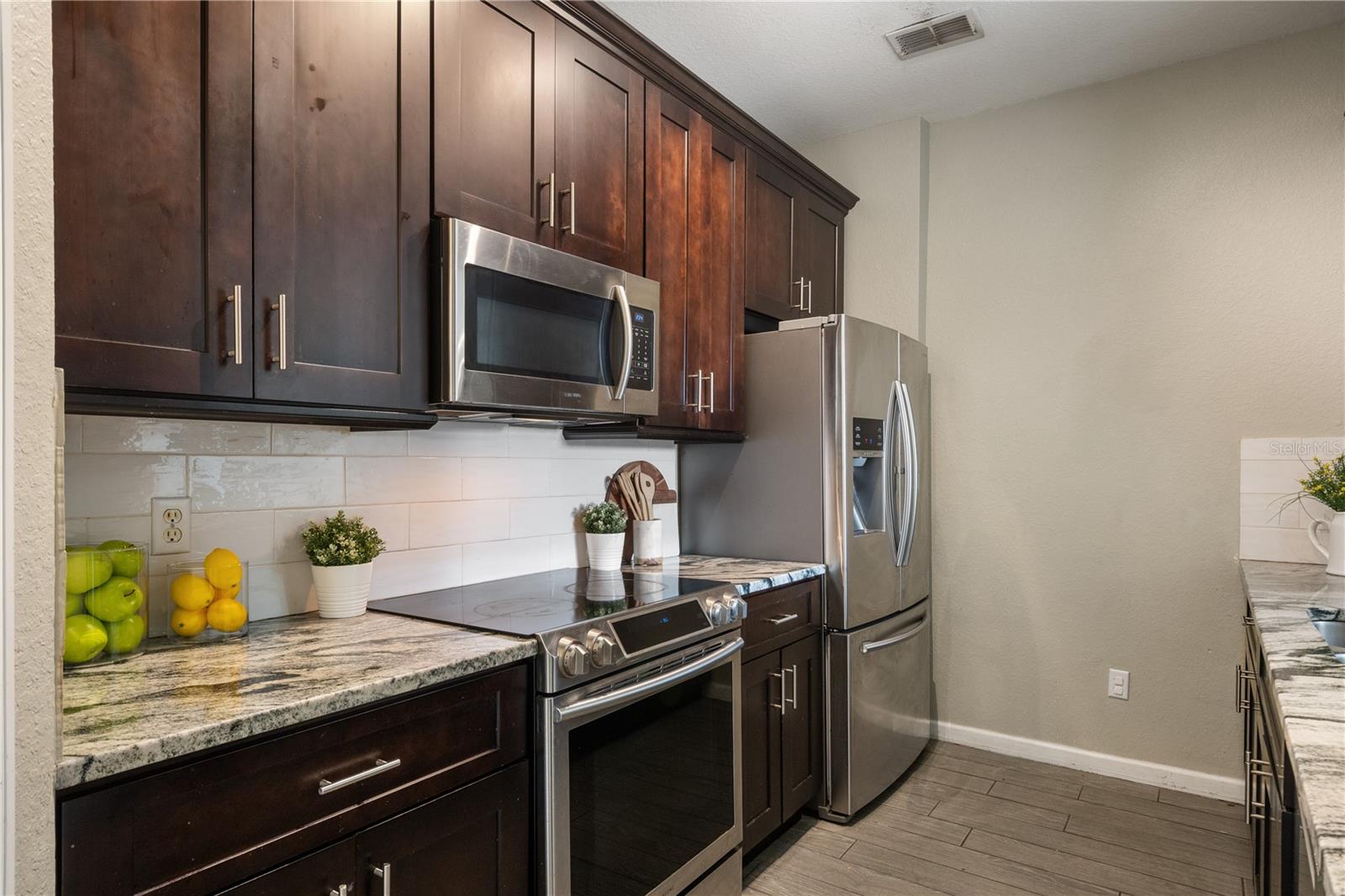 VENTURA AT STONEBRIDGE COMMONS CONDO PH 3 - Residential