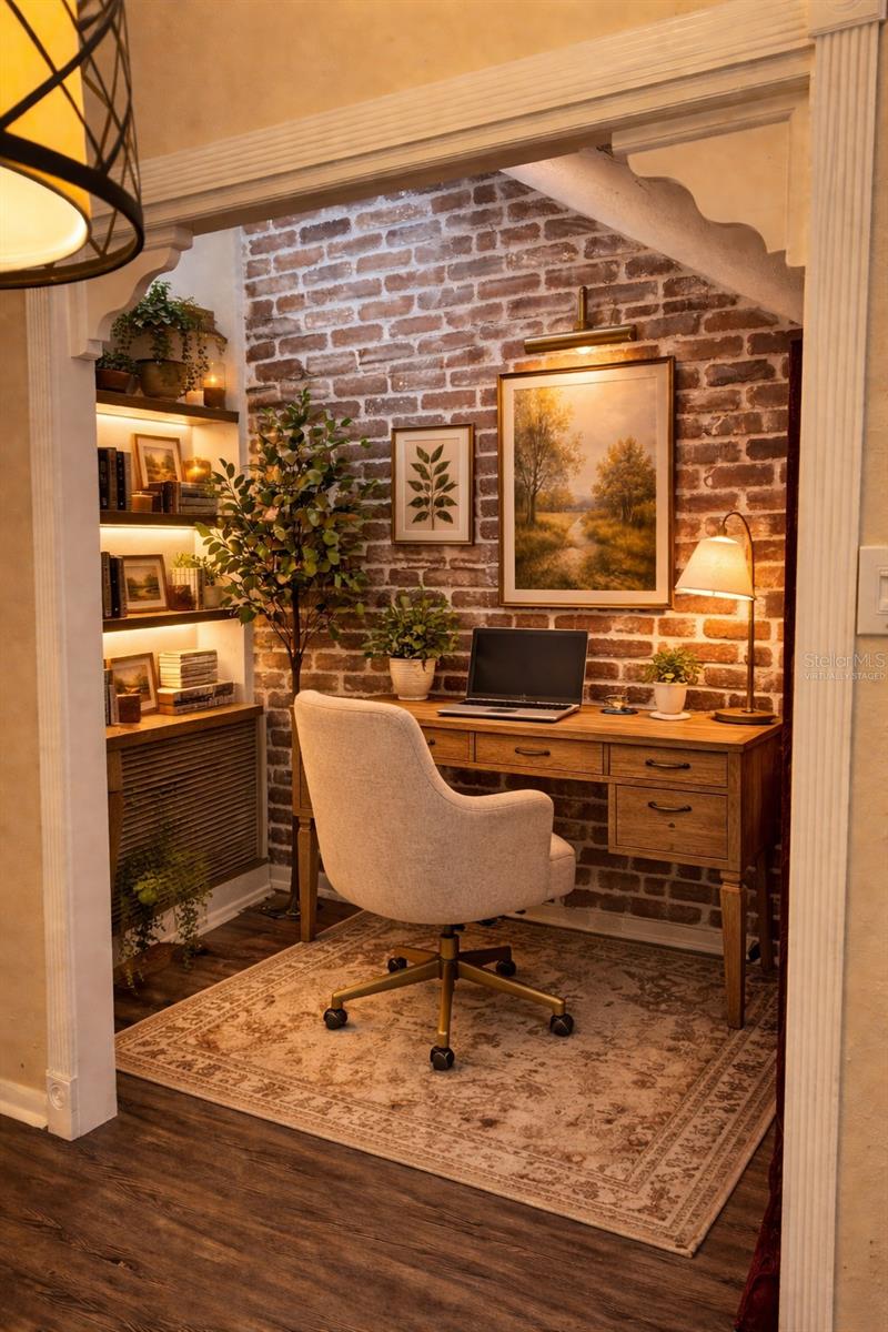 CASA LOMA INC TR G - Residential