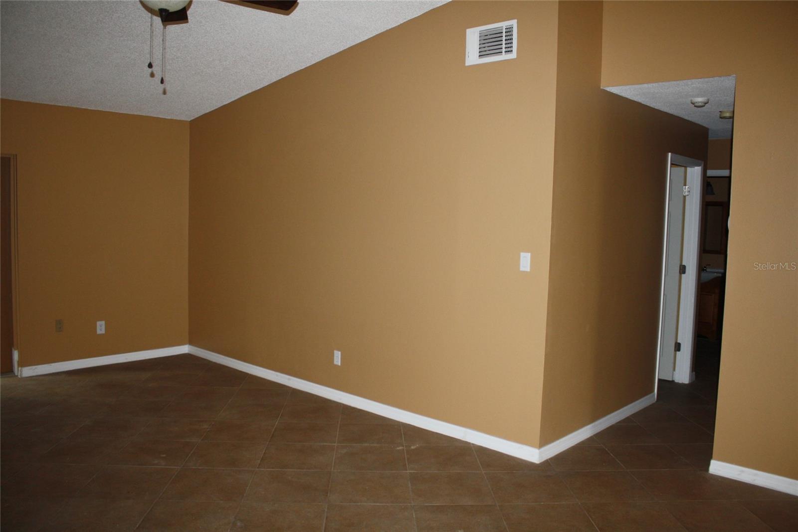 728 OAK MANOR CIRCLE