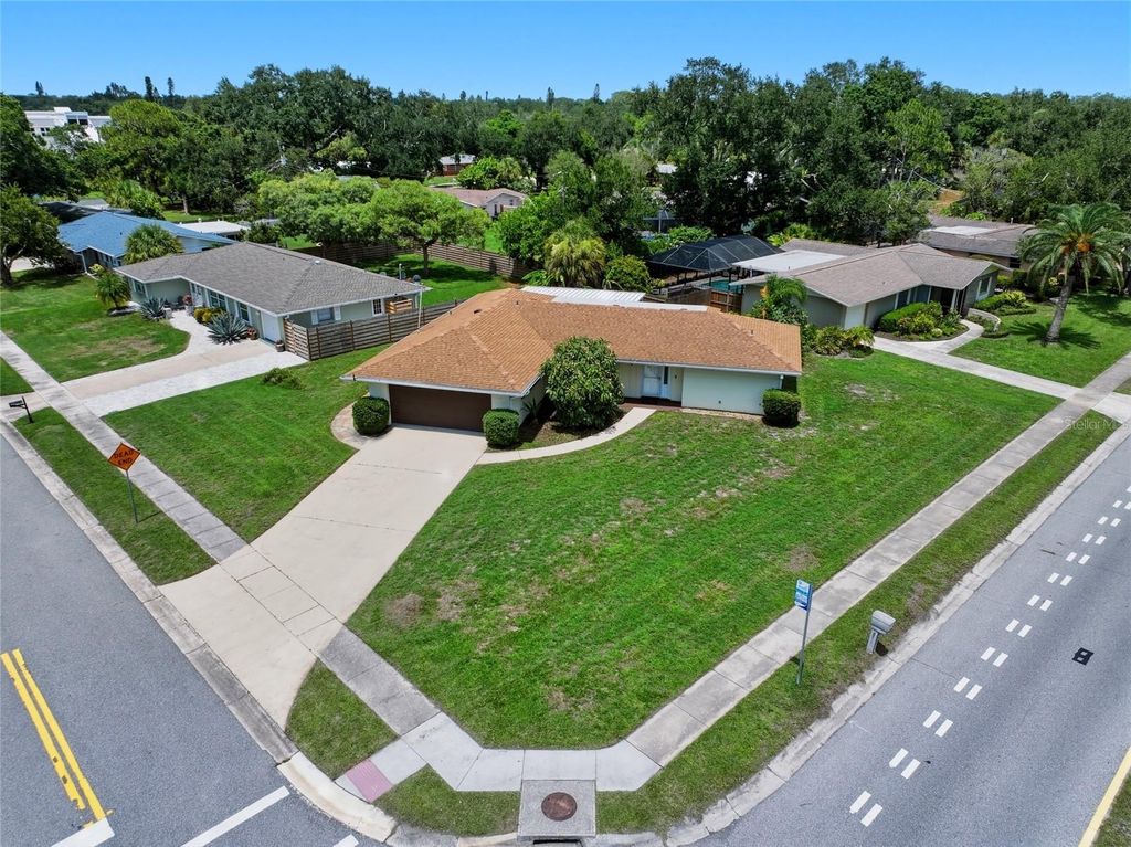 Photo of 2711 Gulf Gate Drive, Sarasota, FL 34231 (MLS # A4700488)