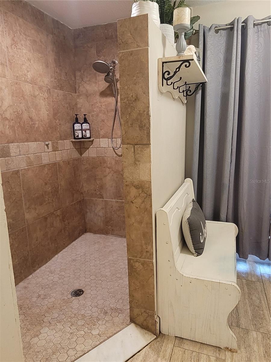 INDIAN HILLS - Residential