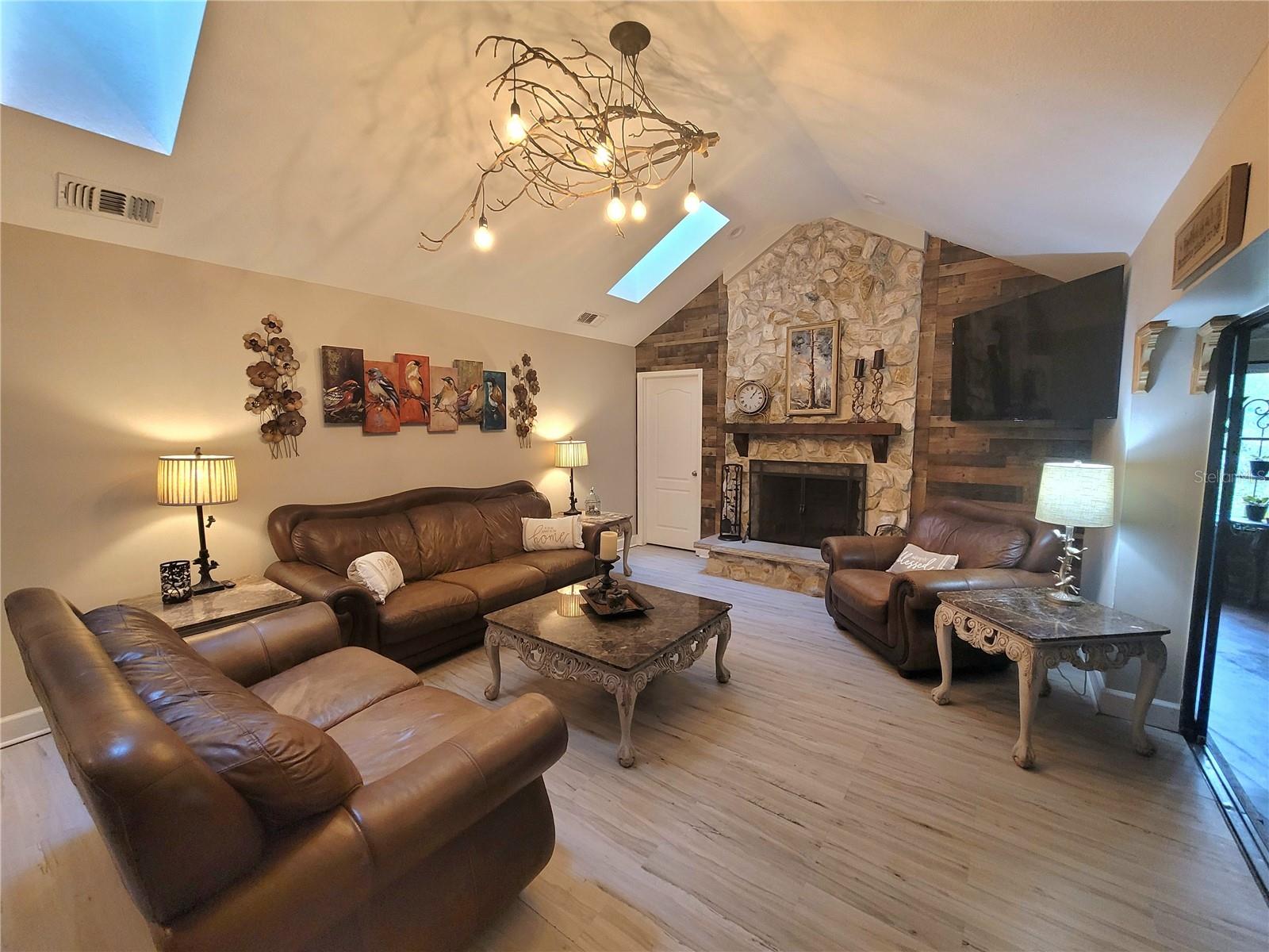 INDIAN HILLS - Residential