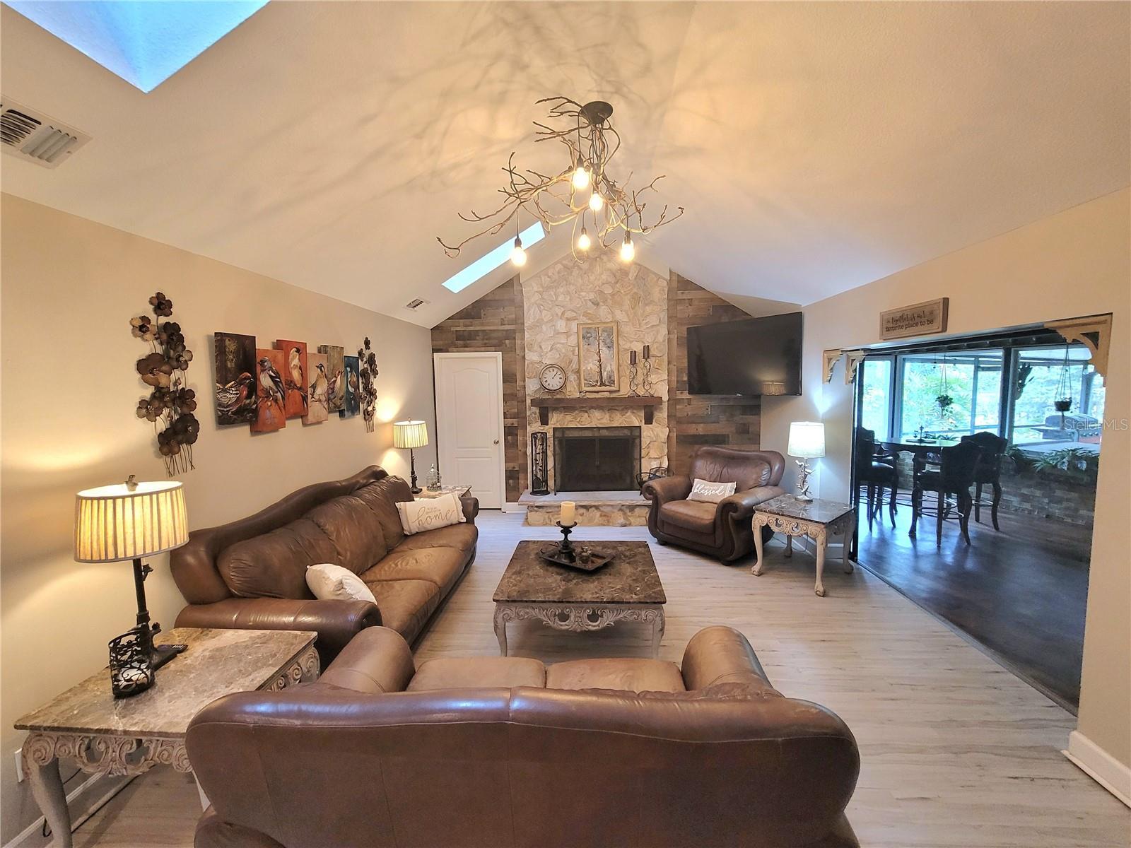 INDIAN HILLS - Residential