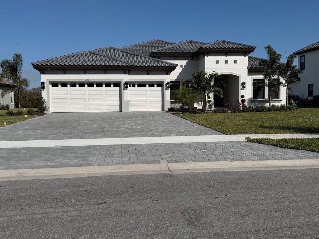 Photo of 10120 Meadowrun Drive, Lithia, FL 33547 (MLS # J997008)