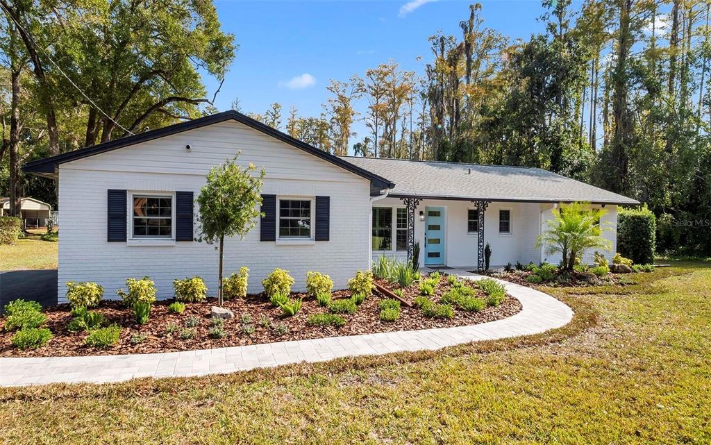 Photo of 11201 Hidden Valley Drive, Tampa, FL 33618 (MLS # TB8449861)