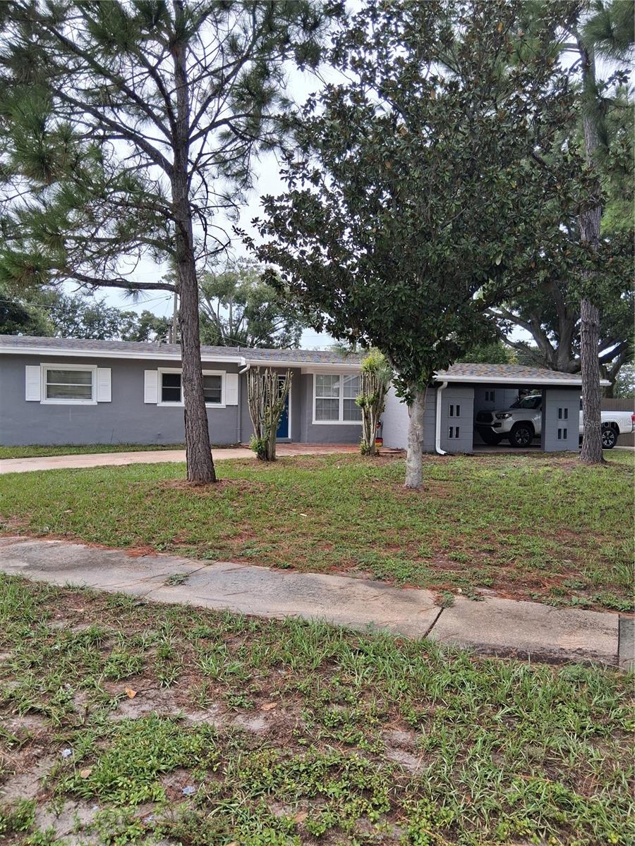 Spacious Charming Older 3 Bedroom/2 Bath Home located in the Heart of Casselberry. Private Backyard, over 1700Sq/ft of living area. Conveniently located near Schools, Shopping and major Highways. Call or text to view and Apply.