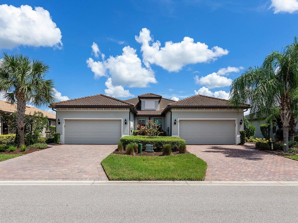 Photo of 6923 Holbrook Cove, Bradenton, FL 34202 (MLS # A4705927)