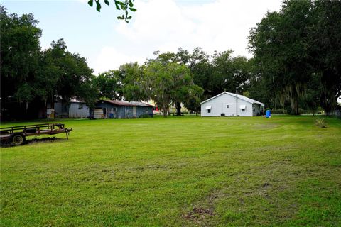 A home in LAKELAND