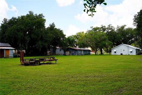 A home in LAKELAND