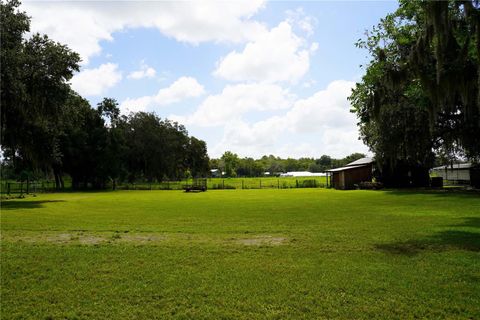 A home in LAKELAND