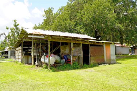 A home in LAKELAND