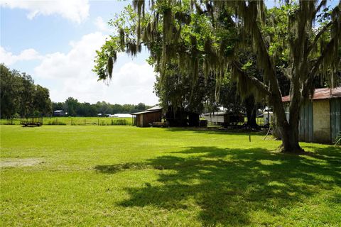 A home in LAKELAND