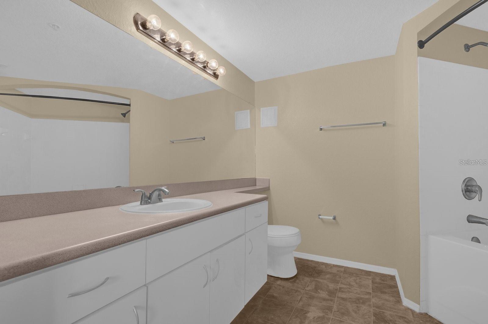 NOTTING HILL A CONDO - Residential