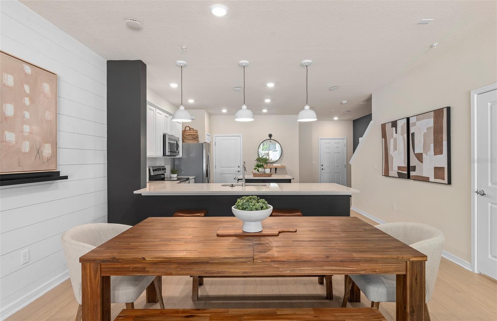 OVIEDO SQUARE - Residential