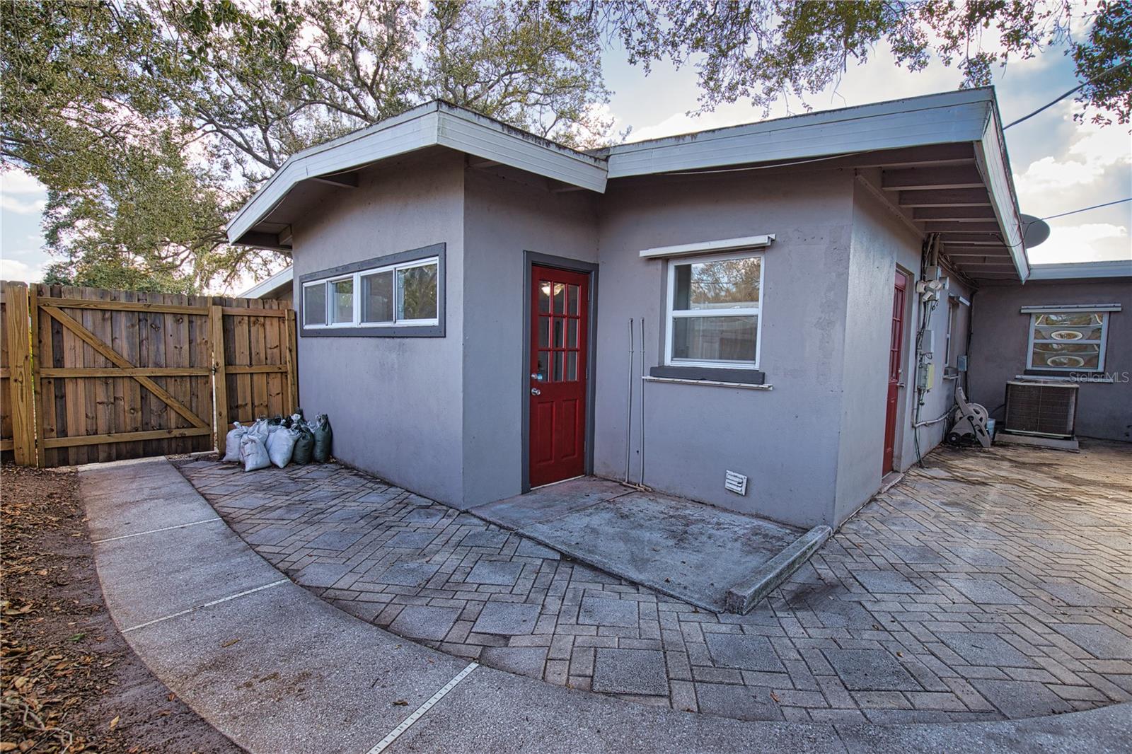 KENSINGTON PARK - Residential