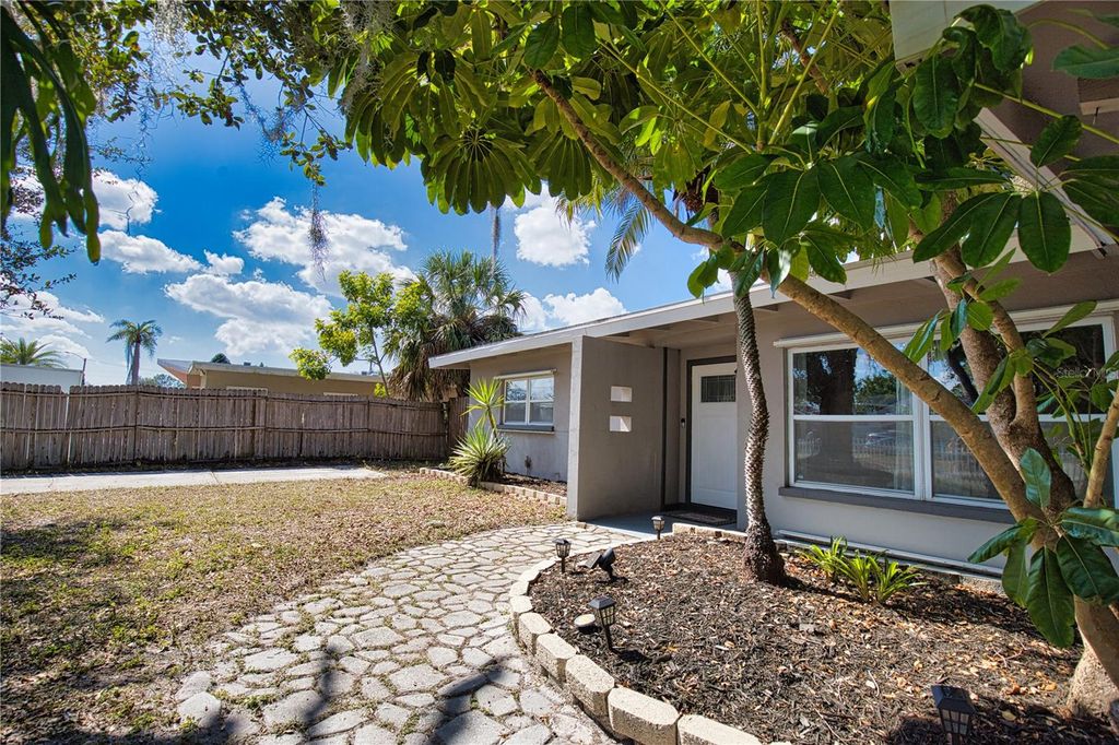 Photo of 1937 Gold Avenue, Sarasota, FL 34235 (MLS # N6142964)