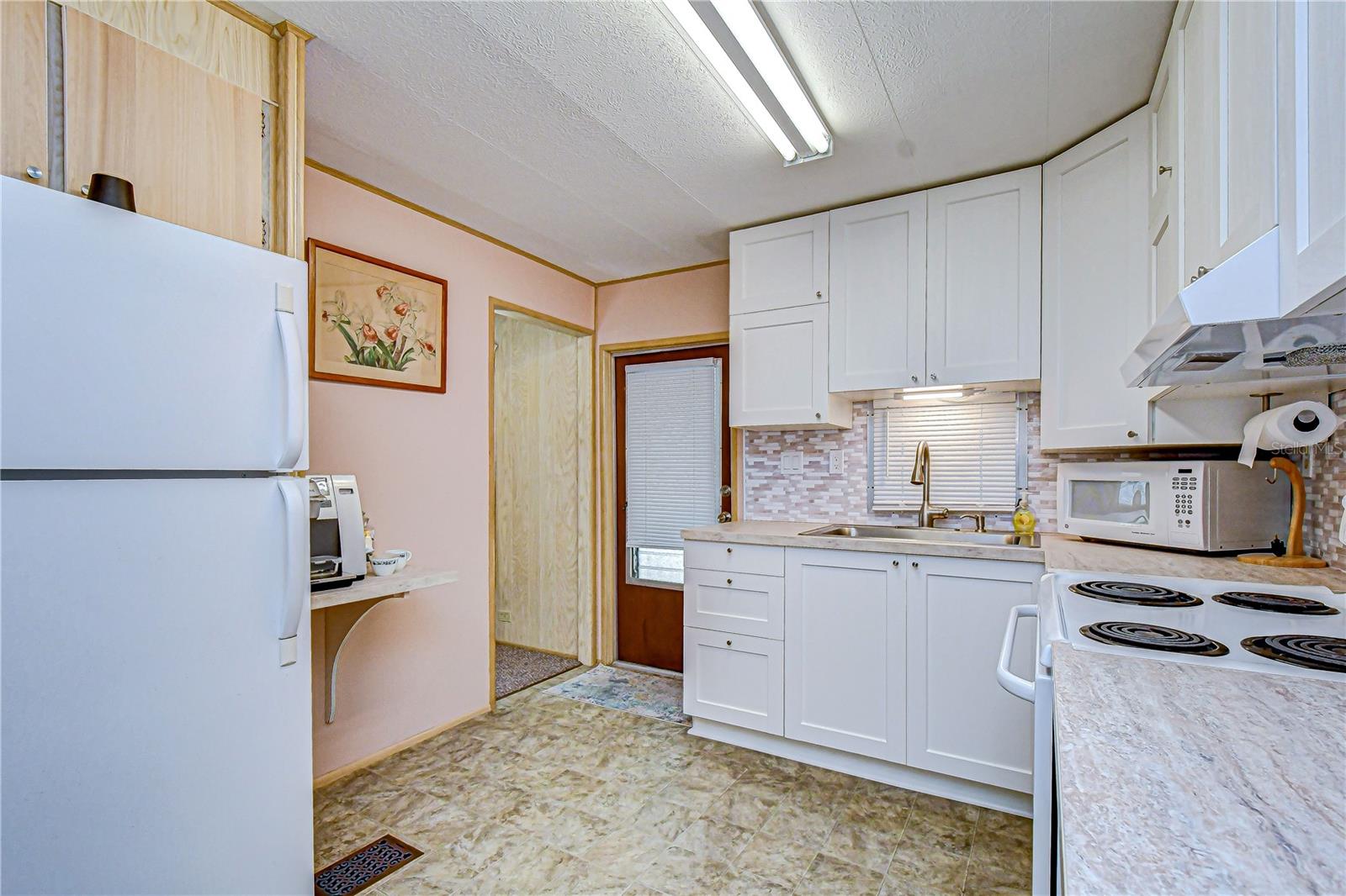 6128 RIDGEWOOD DRIVE