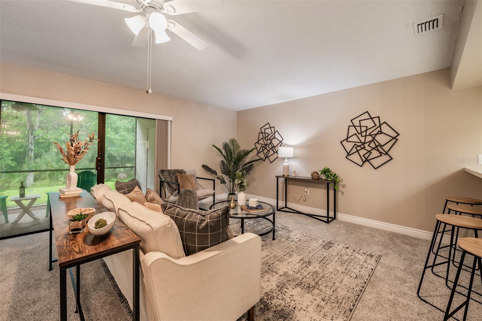 EL PASADO A CONDO - Residential