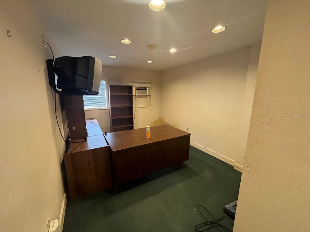 Photo of 303 Scenic Highway N, Lake Wales, FL 33853 (MLS # K4903312)