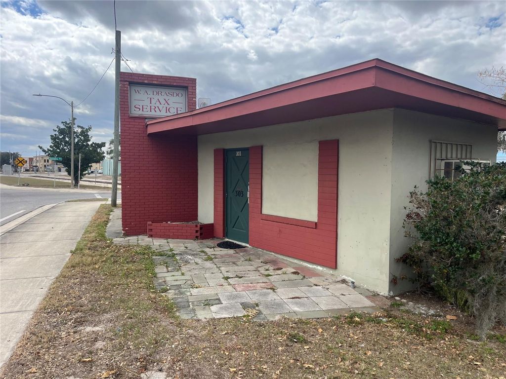 Photo of 303 Scenic Highway N, Lake Wales, FL 33853 (MLS # K4903312)