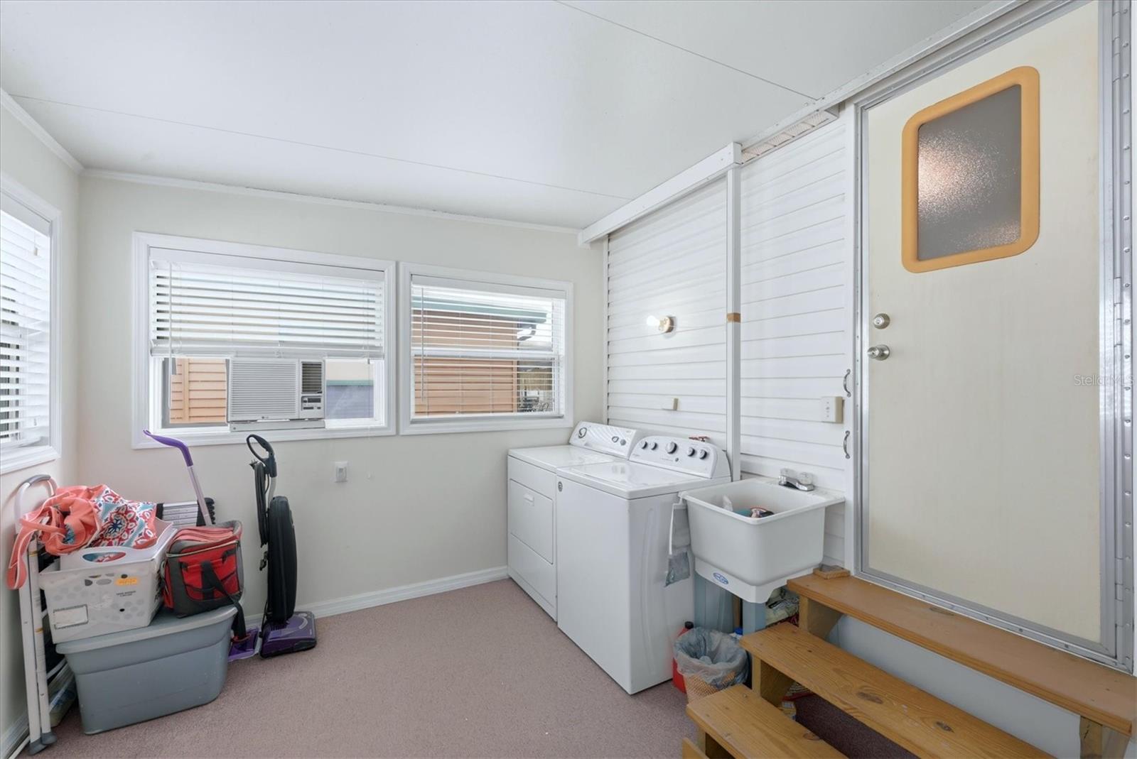 HOLIDAY TRAVEL PARK ENGLEWOOD - Residential