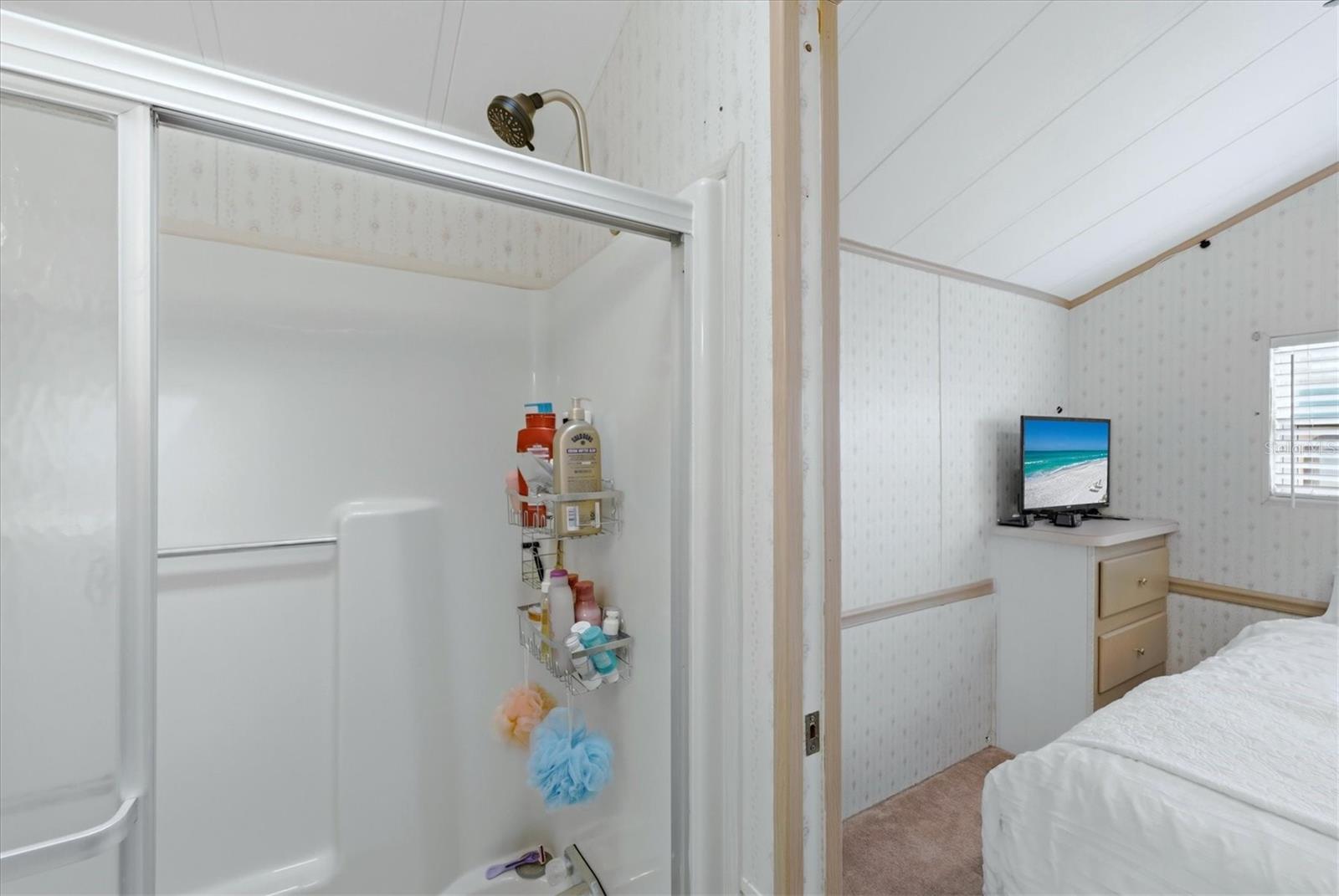 HOLIDAY TRAVEL PARK ENGLEWOOD - Residential