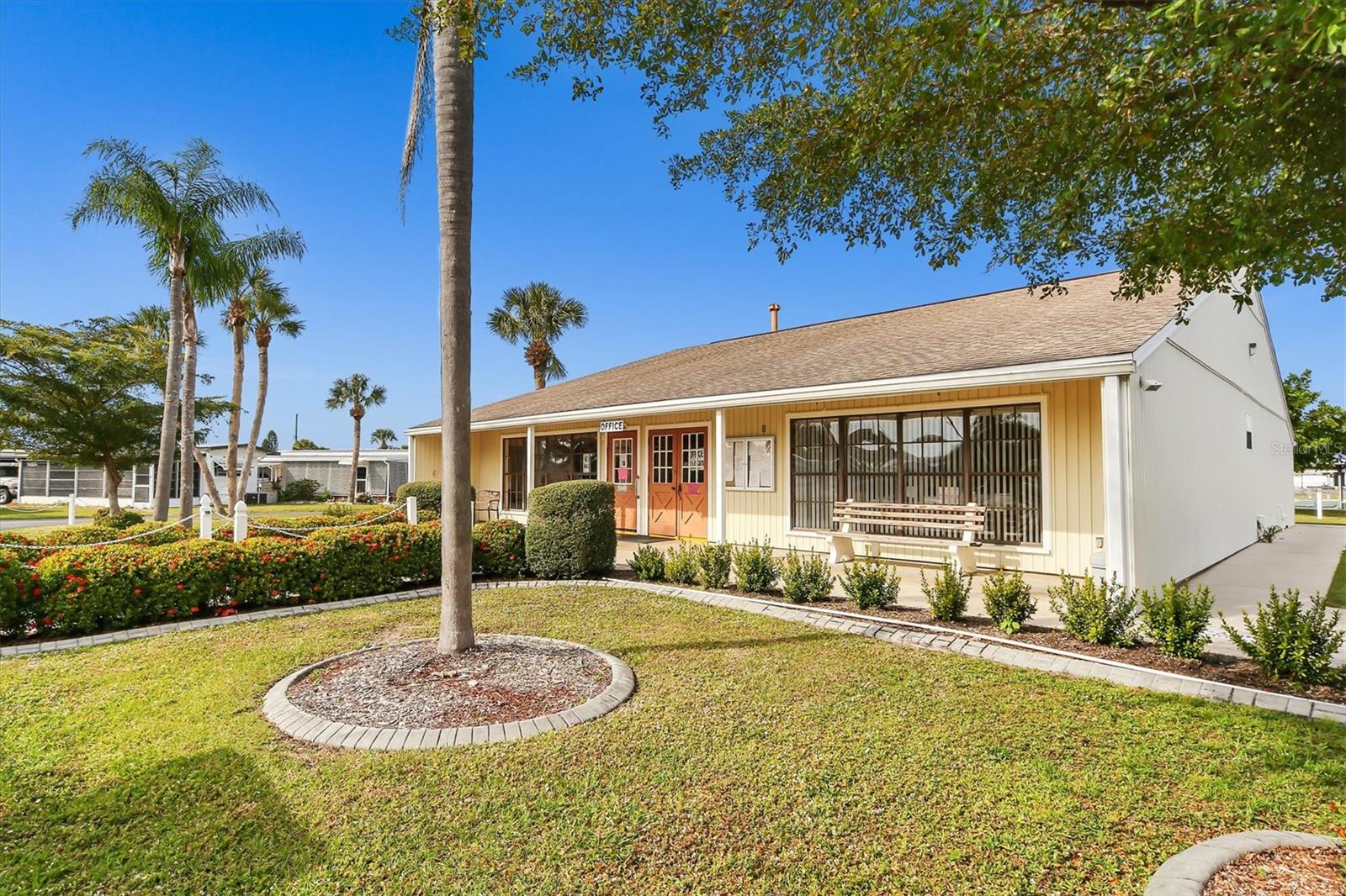 HOLIDAY TRAVEL PARK ENGLEWOOD - Residential