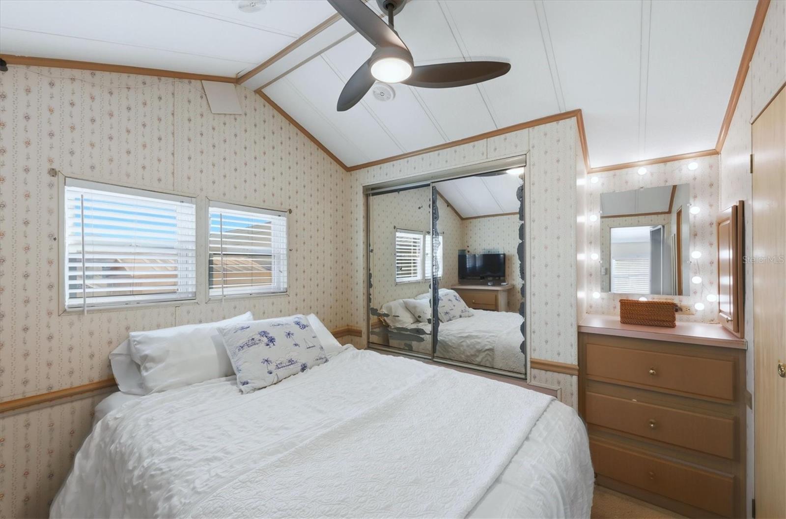 HOLIDAY TRAVEL PARK ENGLEWOOD - Residential