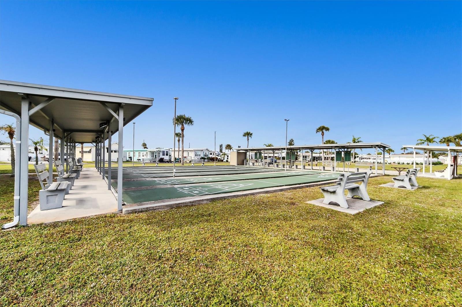 HOLIDAY TRAVEL PARK ENGLEWOOD - Residential