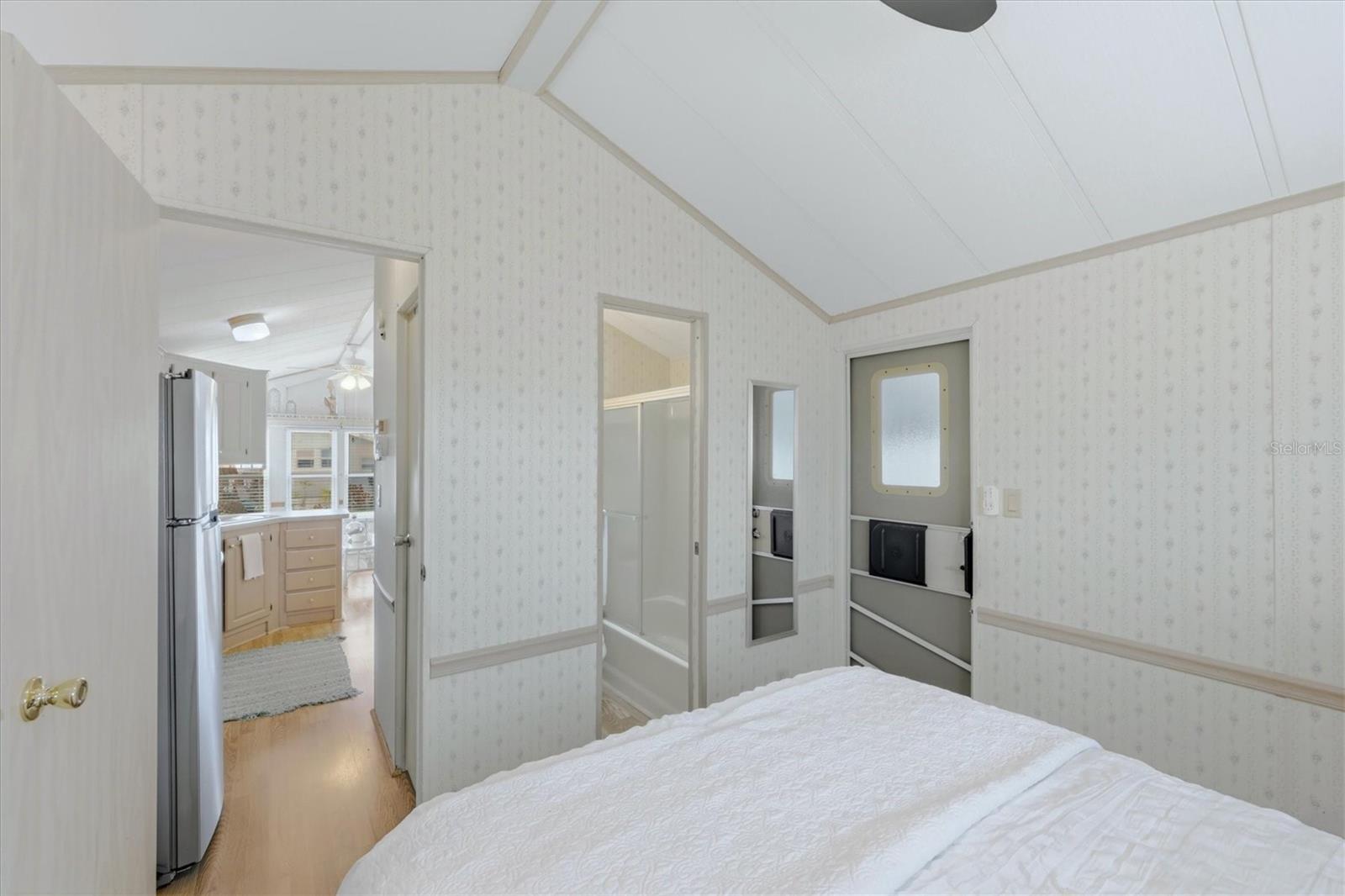 HOLIDAY TRAVEL PARK ENGLEWOOD - Residential