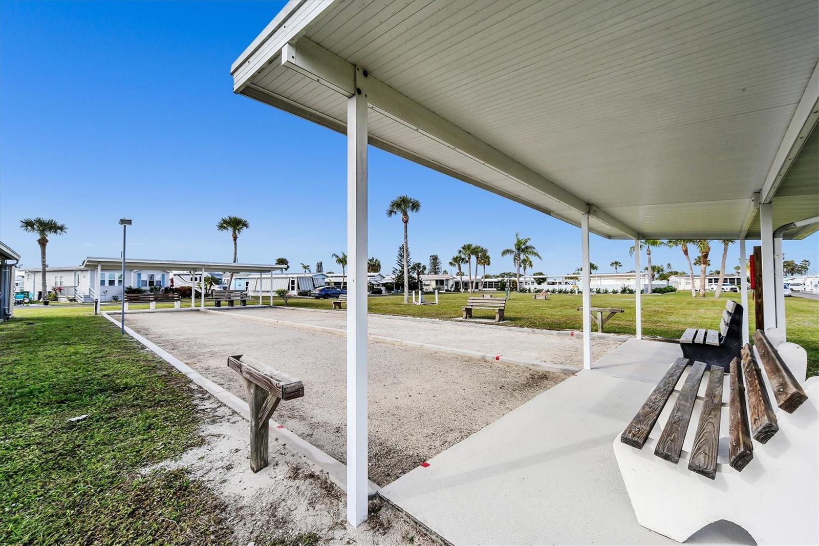 HOLIDAY TRAVEL PARK ENGLEWOOD - Residential